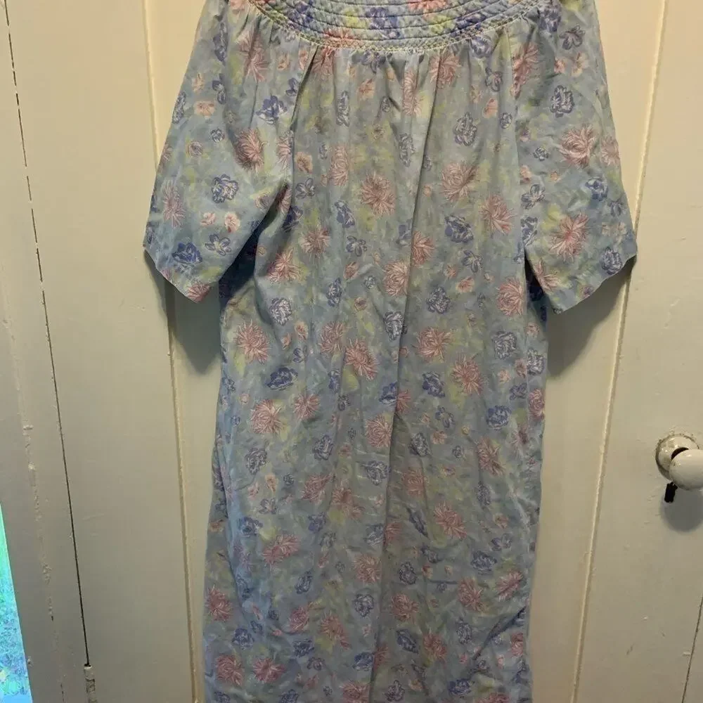 Vintage smart time classic floral housecoat!